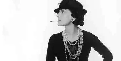 玛丽的生活探索女性在社会变革中的自我认知与命运抗争 玛丽的生活探索女性在社会变革中的自我认知与命运抗争